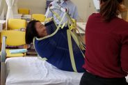介護用機器を体験！～医療福祉の仕事～