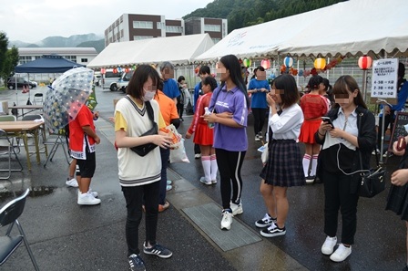 スクーリング 地元の夏祭りに参加