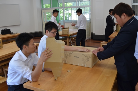 ダンボールで作成