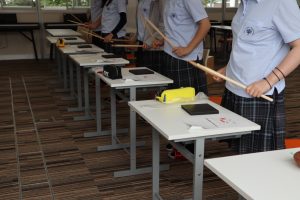 「チャレンジ講座」ドラムにチャレンジ