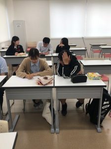 高齢者の身体的なイメージをみんなで話し合う