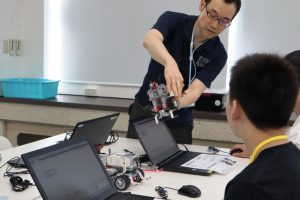 進学専攻ロボットプログラミングコース体験授業の様子