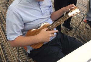 練習を続ける生徒
