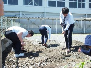 チャレンジ講座 菜園作りの様子