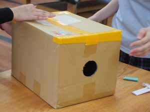空気が漏れないように箱を密閉