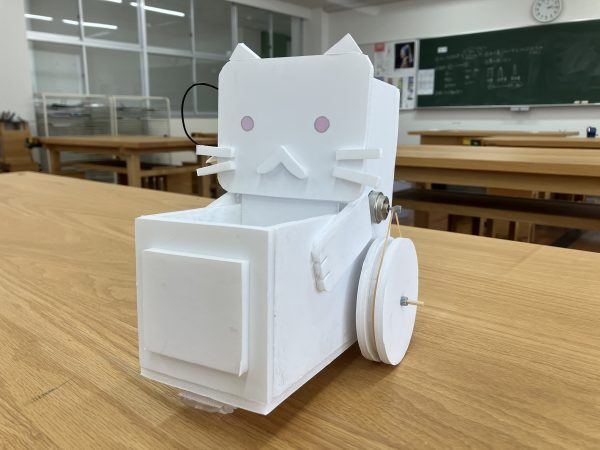 お茶運びロボットの写真